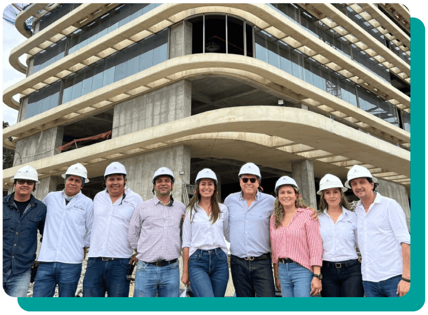 Felipe-olave-con-elequipo